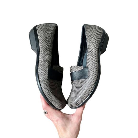 Dansko Snake Print Slip On Gray Leather Loafers Shoes size 40 - Picture 3 of 8